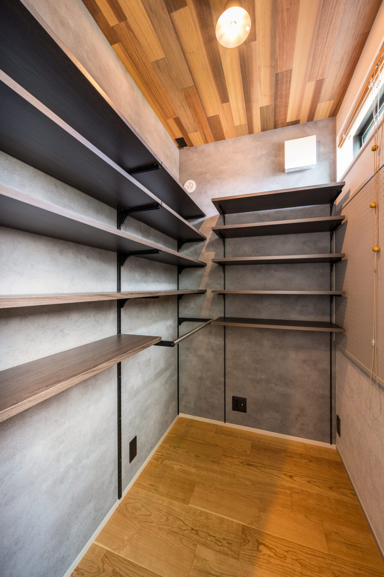 趣味を楽しむ、プライベートサロンのある家