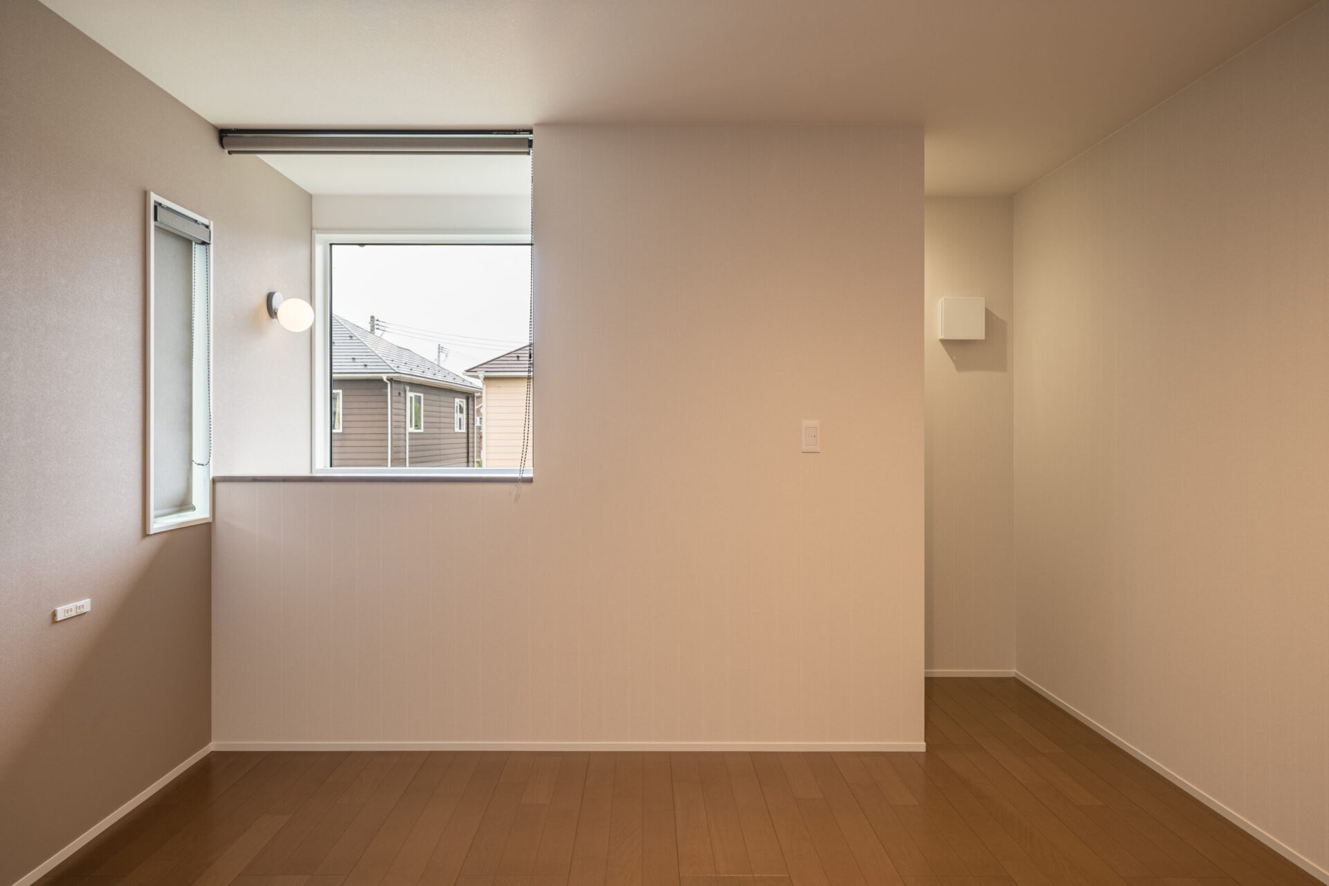 大きな吹抜けとシアタールームのある家