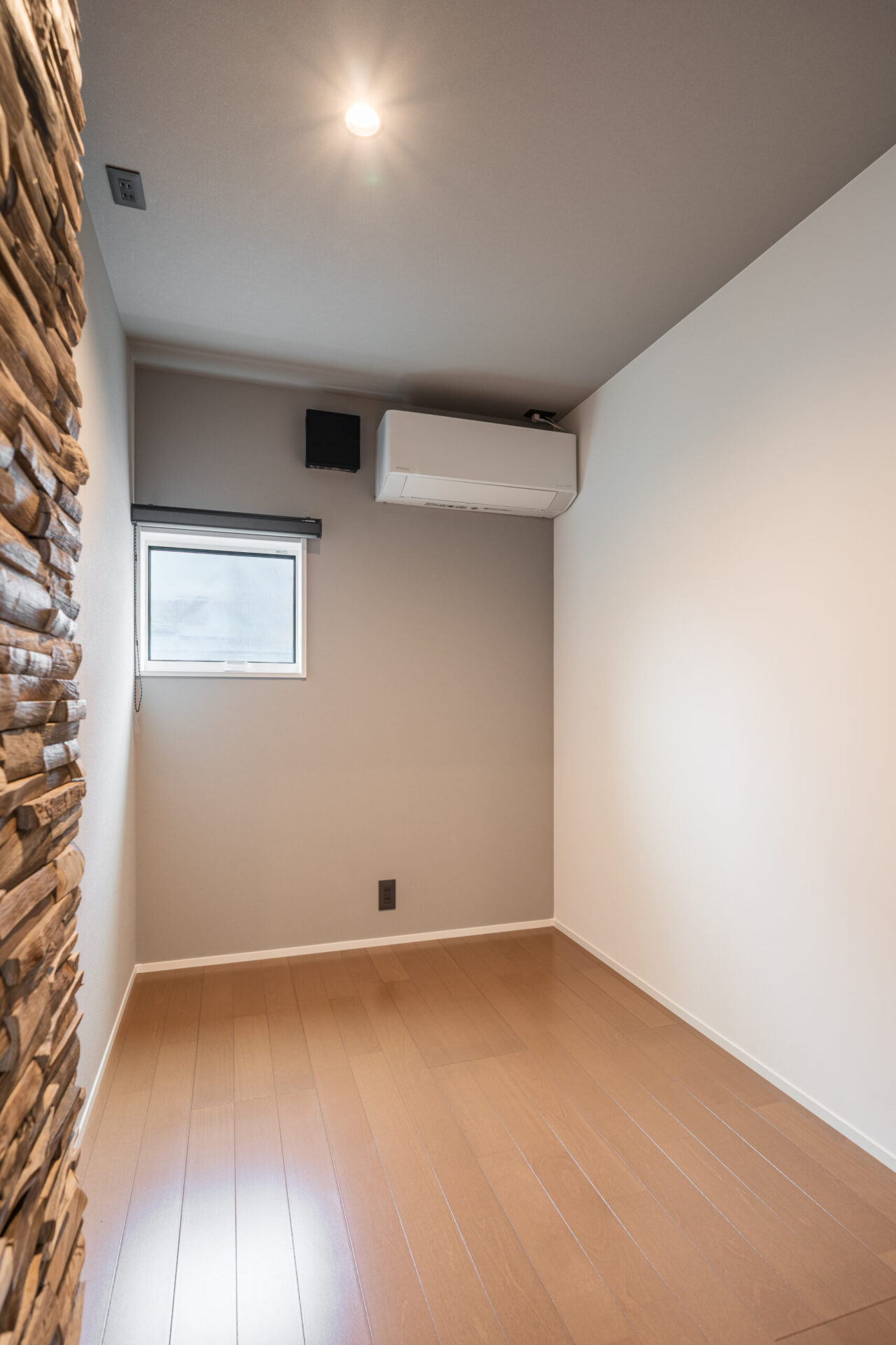 大きな吹抜けとシアタールームのある家