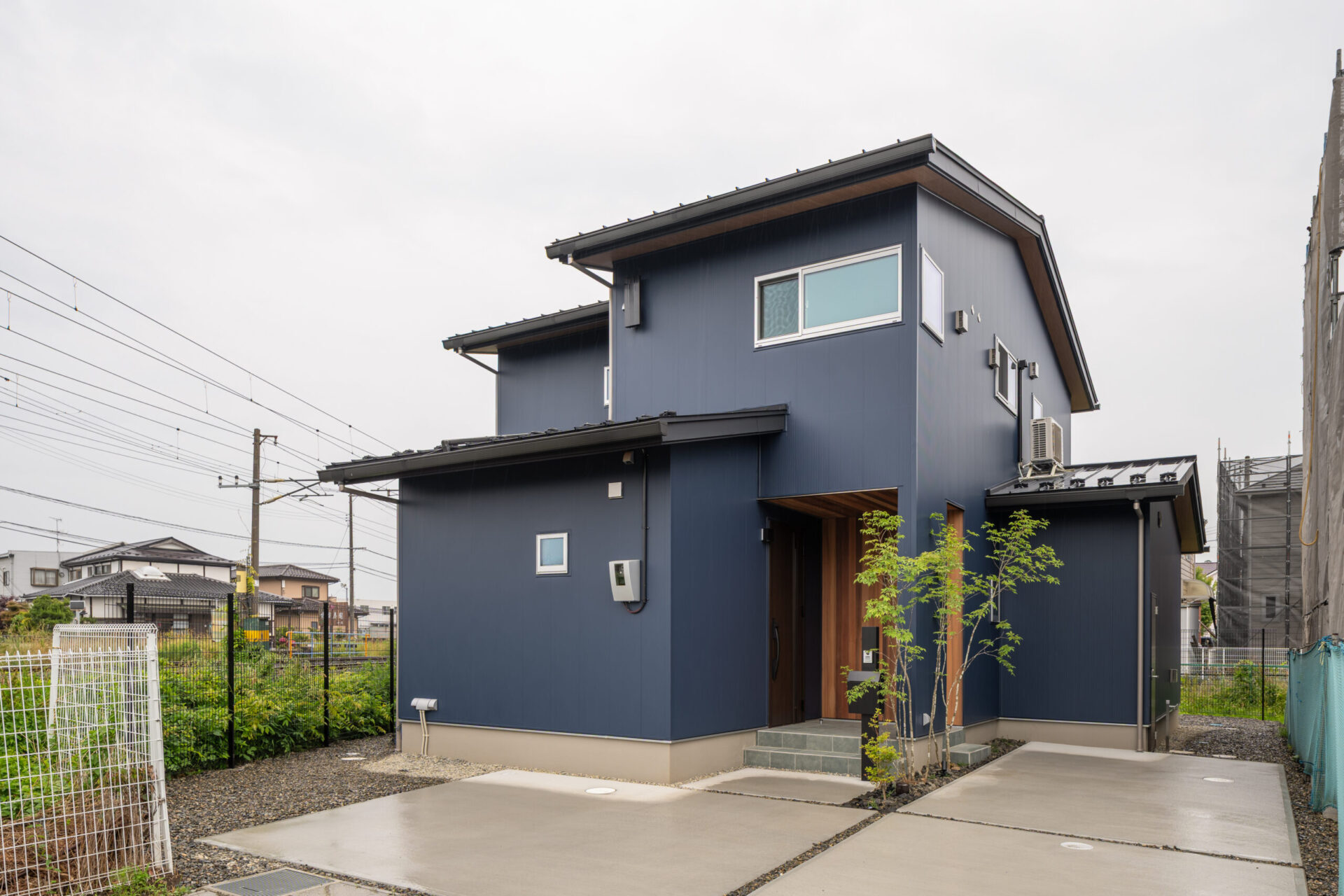 大きな吹抜けとシアタールームのある家