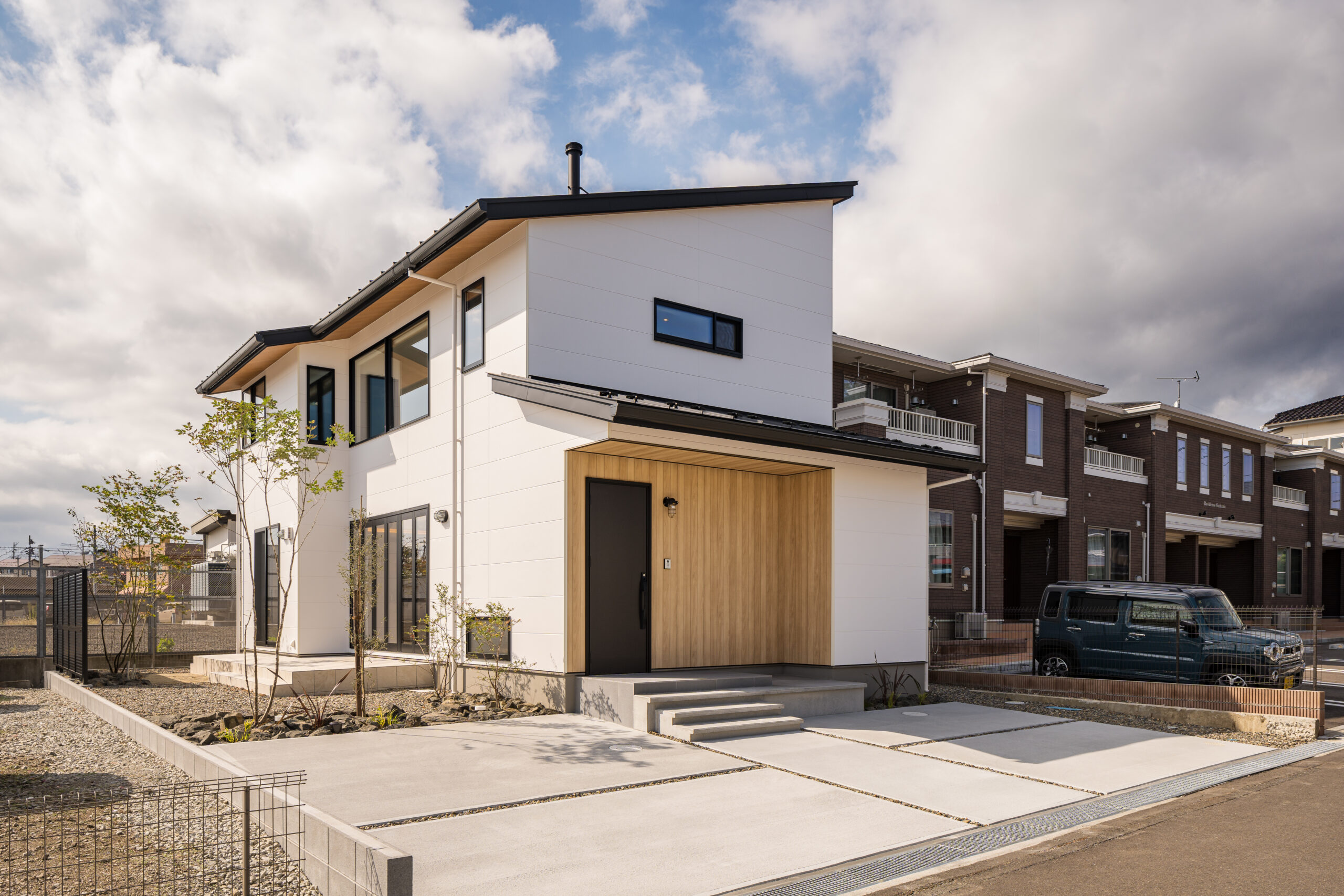 グッドデザイン2025受賞住宅の外構<br class="sp">（設計：杜ハウス／施工：景心）